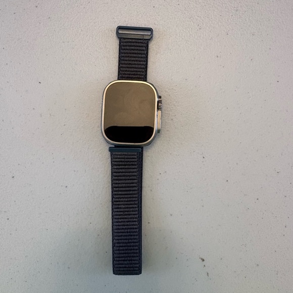 Apple Watch Ultra (49mm) Titanium – GPS + Cellular – Unlocked - Picture 2 of 9